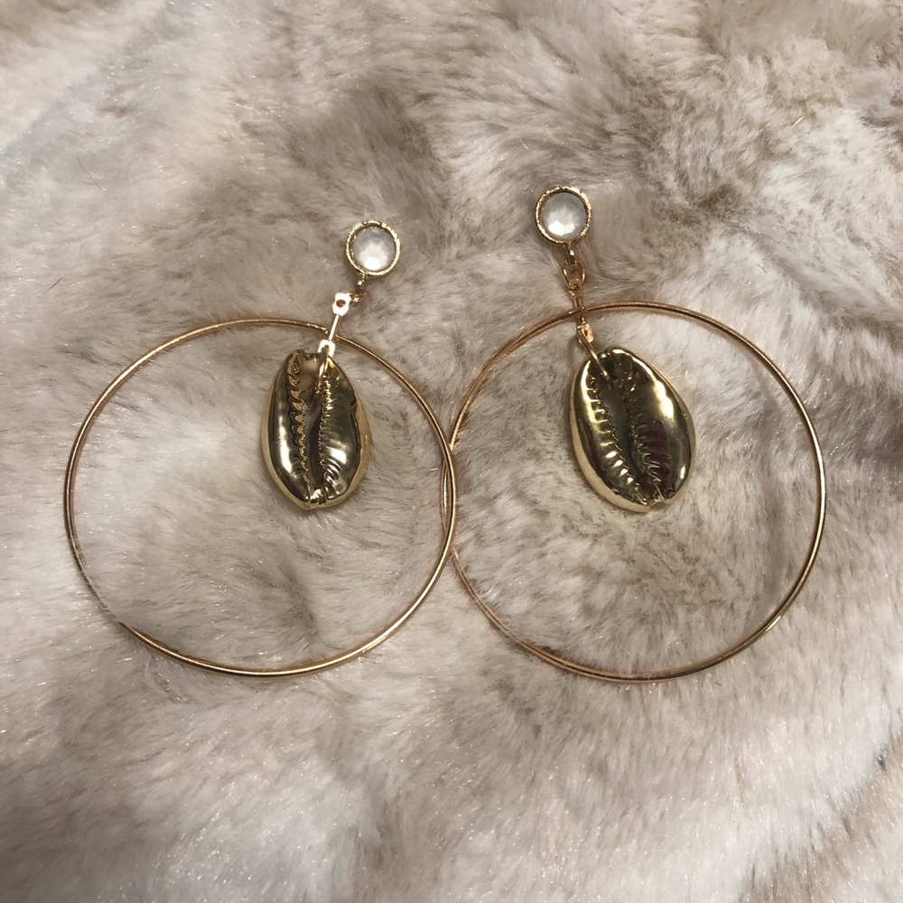 NWT 6 PC Gold Shell Boho Earring Set - Picture 5 of 7